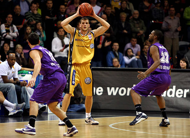 在分析巴希 在分析巴希